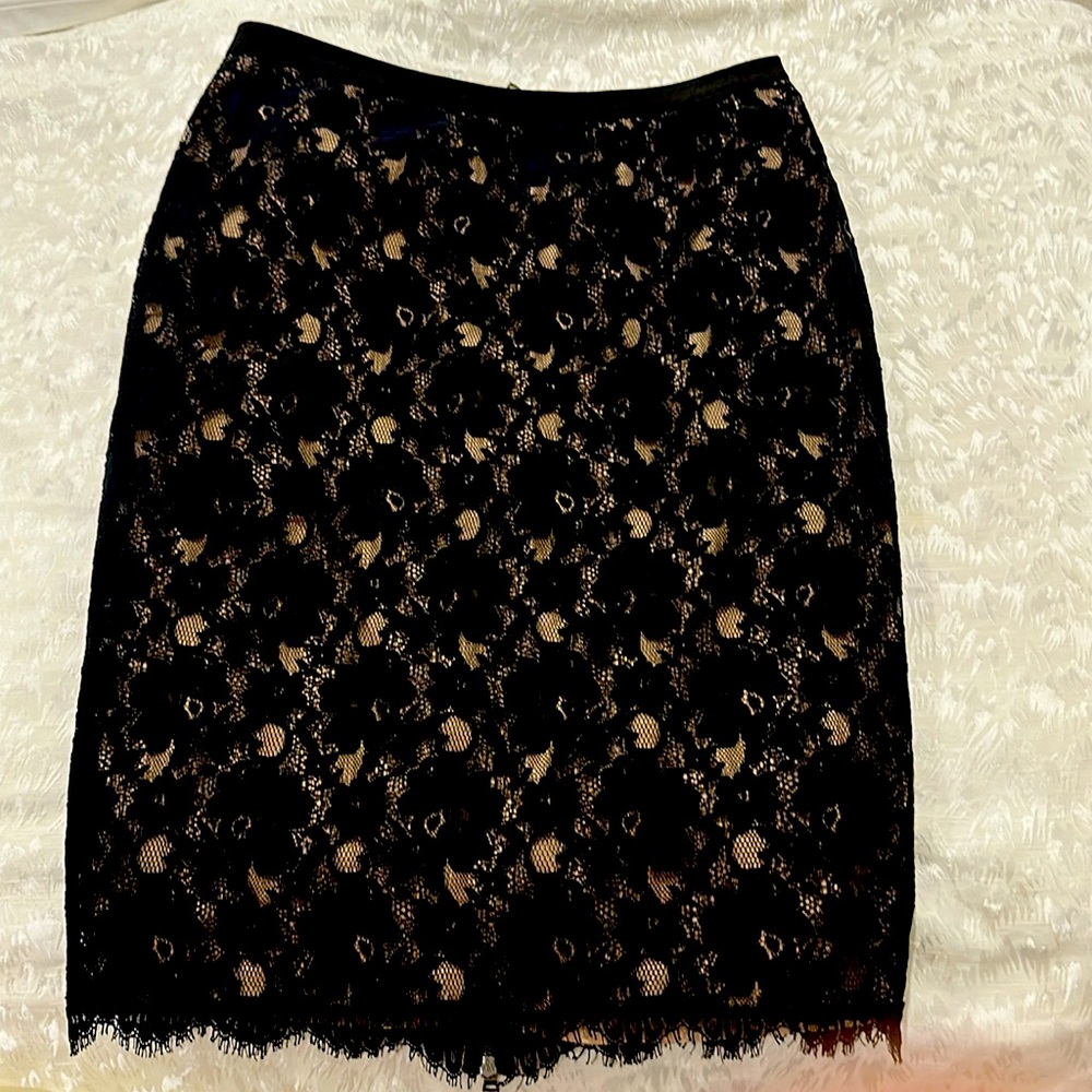 BCBG size medium pencil lace skirt